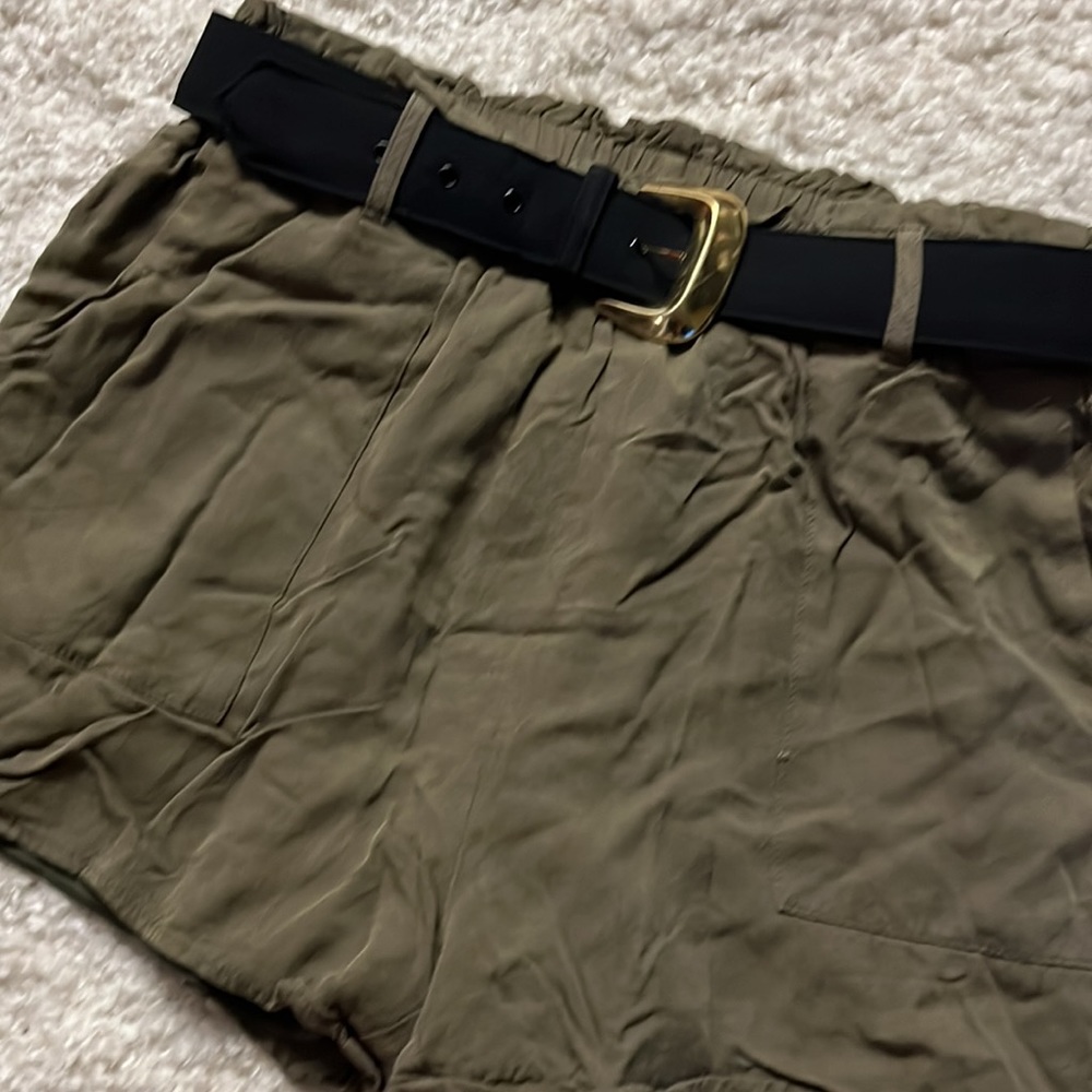 Shorts Akira olive green cloth shorts size small